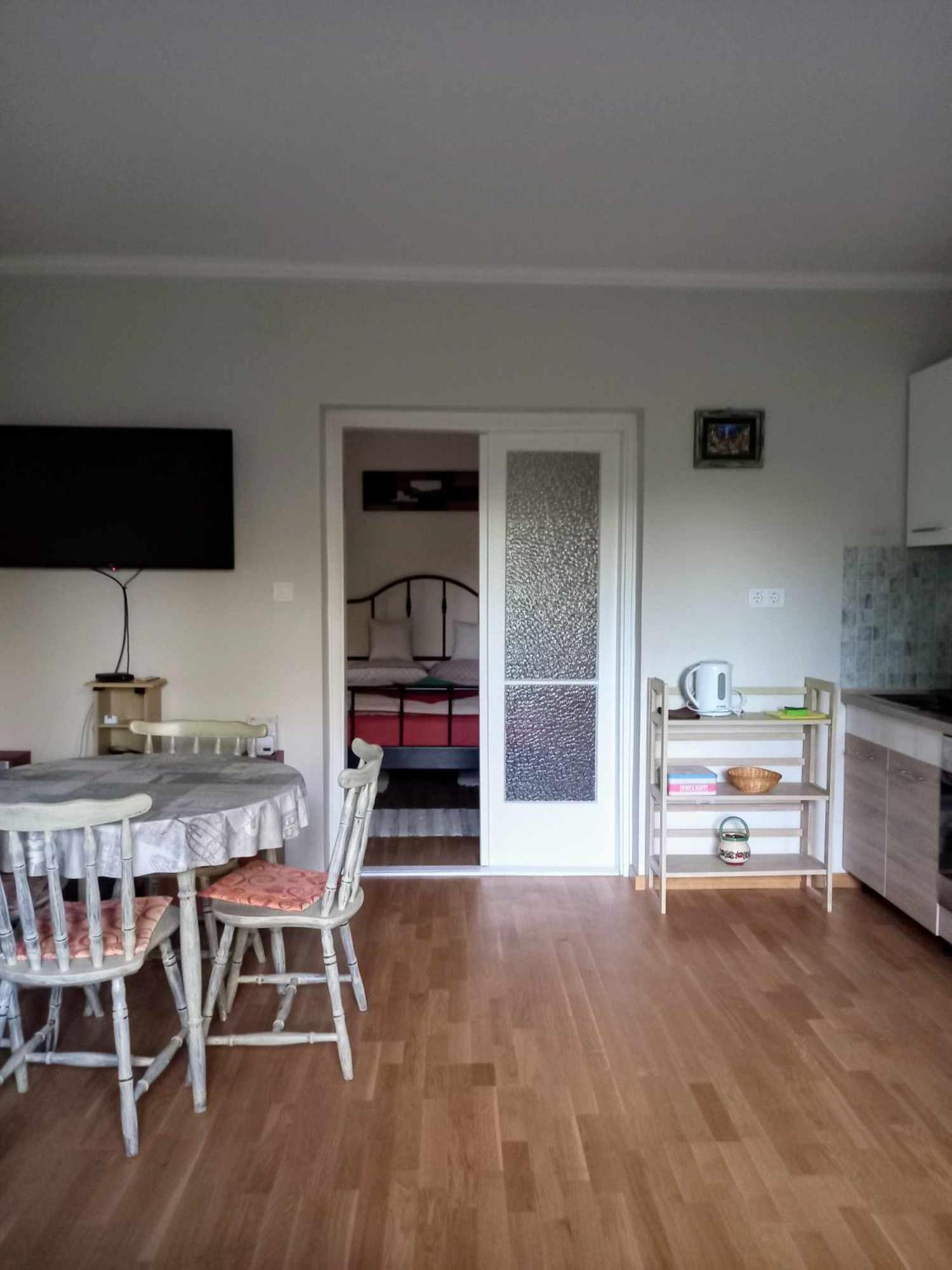Bike&Night Apartment Baracska Екстериор снимка
